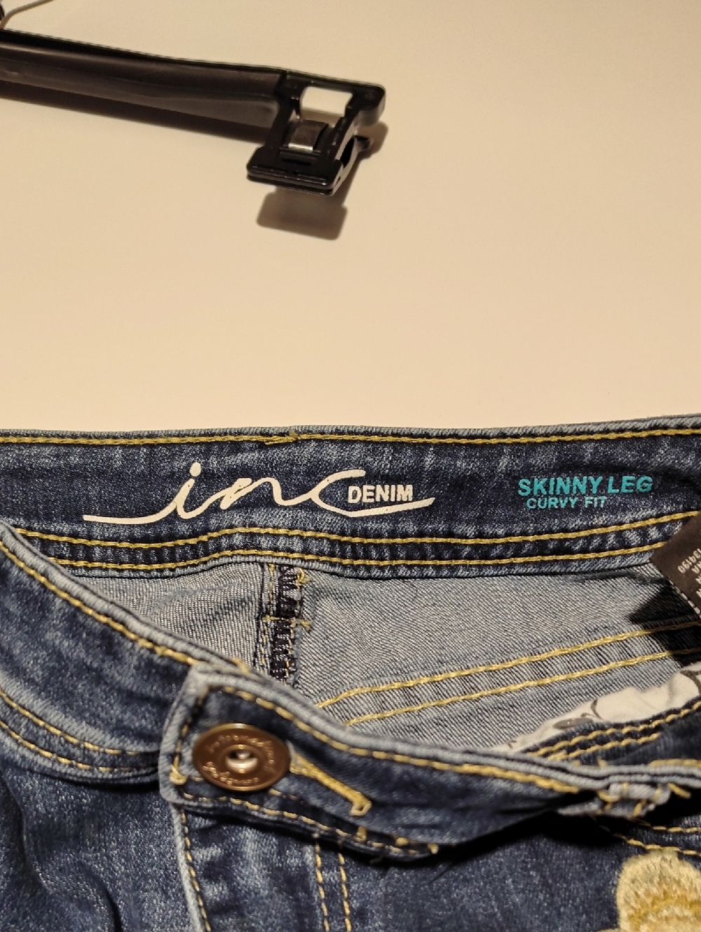 I.N.C. International Concepts Embroidered Floral Skinny Leg curvy Fit Jeans . - Picture 3 of 4